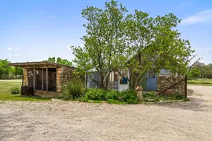 208 Danos Rd, Fredericksburg, TX 78624 - Photo 27