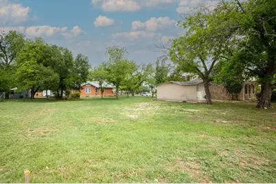 602 W Austin St, Fredericksburg, TX 78624 - Photo 3