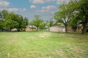 602 W Austin St, Fredericksburg, TX 78624 - Photo 3