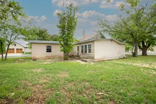 602 W Austin St, Fredericksburg, TX 78624 - Photo 17