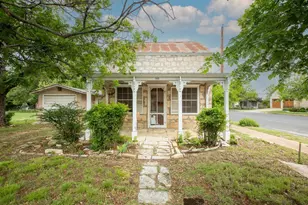 602 W Austin St, Fredericksburg, TX 78624 - Photo 13