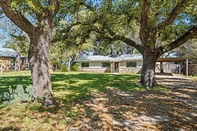 512 W Pecan Dr, Johnson City, TX 78636 - Photo 3