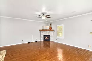 605 Persimmon Ct, Fredericksburg, TX 78624 - Photo 11