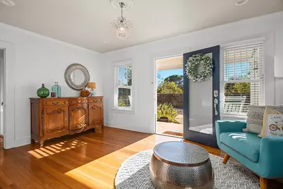 206 W Burbank St, Fredericksburg, TX 78624 - Photo 7