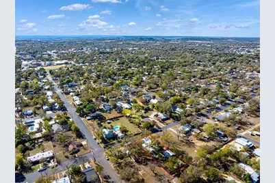 206 W Burbank St, Fredericksburg, TX 78624 - Photo 3