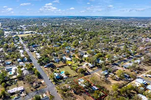 206 W Burbank St, Fredericksburg, TX 78624 - Photo 3