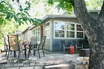 305 N Elk St, Fredericksburg, TX 78624 - Photo 19