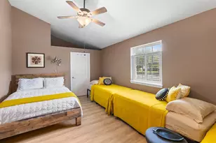 305 N Elk St, Fredericksburg, TX 78624 - Photo 15