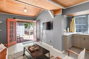 305 N Elk St, Fredericksburg, TX 78624 - Photo 25