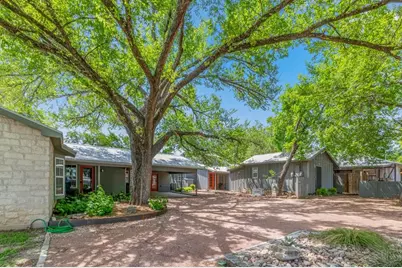 305 N Elk St, Fredericksburg, TX 78624 - Photo 1