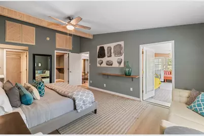 305 N Elk St, Fredericksburg, TX 78624 - Photo 11