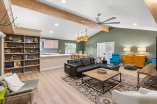 305 N Elk St, Fredericksburg, TX 78624 - Photo 5