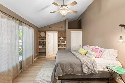 305 N Elk St, Fredericksburg, TX 78624 - Photo 13