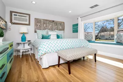 108 W Centre St, Fredericksburg, TX 78624 - Photo 5