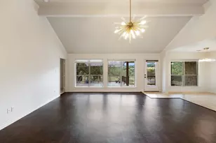 215 Maverick Cir S, Horseshoe Bay, TX 78657 - Photo 5