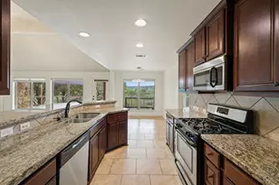 215 Maverick Cir S, Horseshoe Bay, TX 78657 - Photo 17