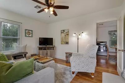 305 S Bowie, Fredericksburg, TX 78624 - Photo 13