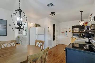 305 S Bowie, Fredericksburg, TX 78624 - Photo 11
