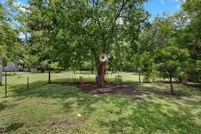 305 S Bowie, Fredericksburg, TX 78624 - Photo 25