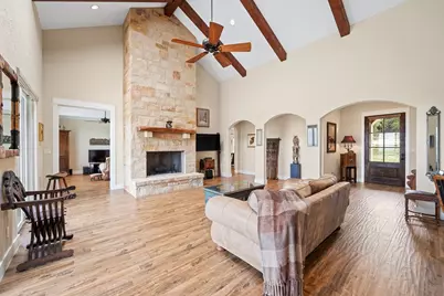 328 E Distant View Dr, Fredericksburg, TX 78624 - Photo 5