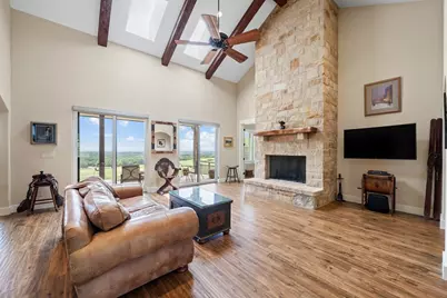 328 E Distant View Dr, Fredericksburg, TX 78624 - Photo 9