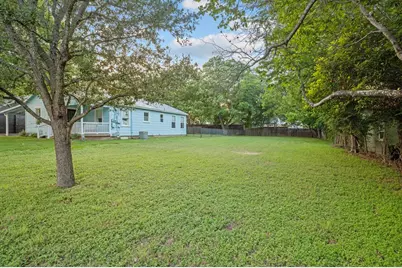 414 Plum St, Fredericksburg, TX 78624 - Photo 5