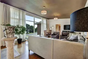 207 Walnut St, Fredericksburg, TX 78624 - Photo 9