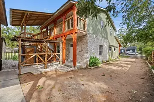 313 W Hackberry, Fredericksburg, TX 78624 - Photo 13