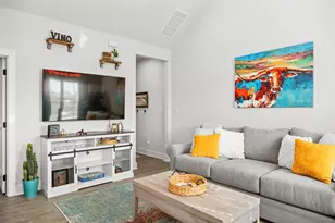 930 S Eagle St, Fredericksburg, TX 78624 - Photo 3