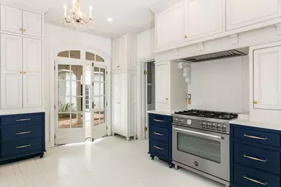 420 S Milam St, Fredericksburg, TX 78624 - Photo 3