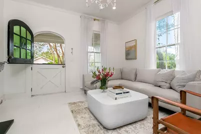 420 S Milam St, Fredericksburg, TX 78624 - Photo 9