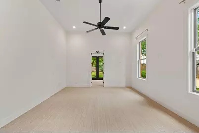 509 W Austin St, Fredericksburg, TX 78624 - Photo 13