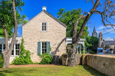 209 W San Antonio St, Fredericksburg, TX 78624 - Photo 17