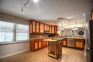 708 Mockingbird Ln, Kerrville, TX 78028 - Photo 15