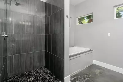 209 N Elk St, Fredericksburg, TX 78624 - Photo 17