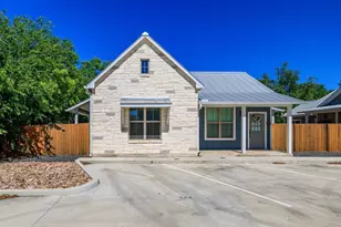 502 S Eagle St, Fredericksburg, TX 78624 - Photo 1