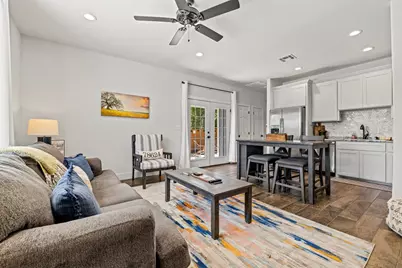 502 S Eagle St #302, Fredericksburg, TX 78624 - Photo 3