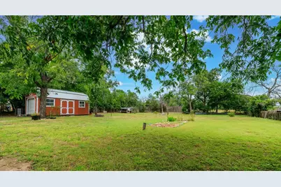 704 W San Antonio St, Fredericksburg, TX 78624 - Photo 17