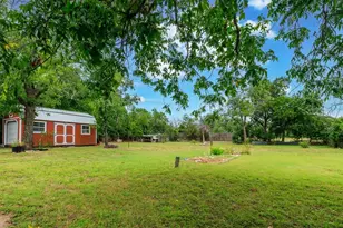 704 W San Antonio St, Fredericksburg, TX 78624 - Photo 17