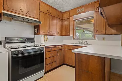 704 W San Antonio St, Fredericksburg, TX 78624 - Photo 5