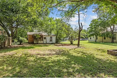 306 E College St, Fredericksburg, TX 78624 - Photo 3