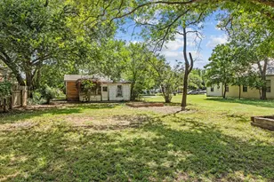 306 E College St, Fredericksburg, TX 78624 - Photo 3