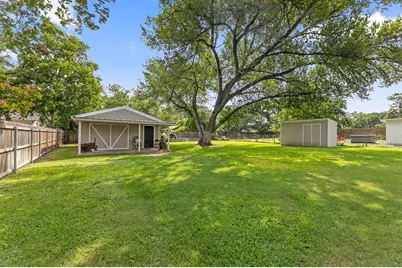 304 E Hackberry St, Fredericksburg, TX 78624 - Photo 29