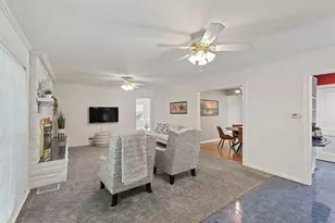 304 E Hackberry St, Fredericksburg, TX 78624 - Photo 11