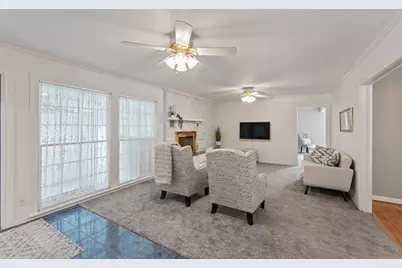 304 E Hackberry St, Fredericksburg, TX 78624 - Photo 9