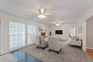 304 E Hackberry St, Fredericksburg, TX 78624 - Photo 9