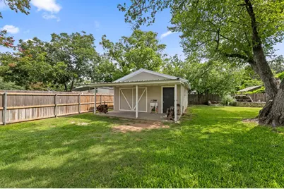 304 E Hackberry St, Fredericksburg, TX 78624 - Photo 33