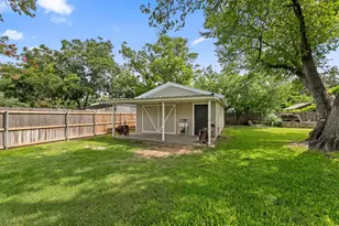 304 E Hackberry St, Fredericksburg, TX 78624 - Photo 33