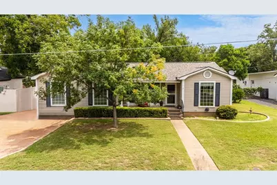 304 E Hackberry St, Fredericksburg, TX 78624 - Photo 7