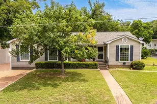 304 E Hackberry St, Fredericksburg, TX 78624 - Photo 7